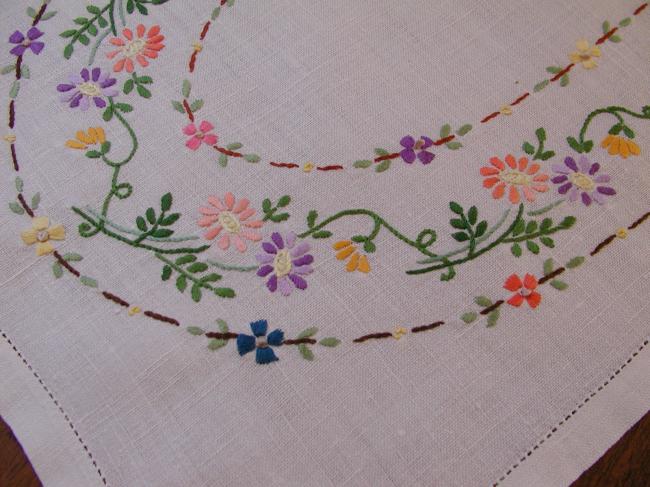 Very pretty table centre or tray cloth with hand-embroidered crown of flowers