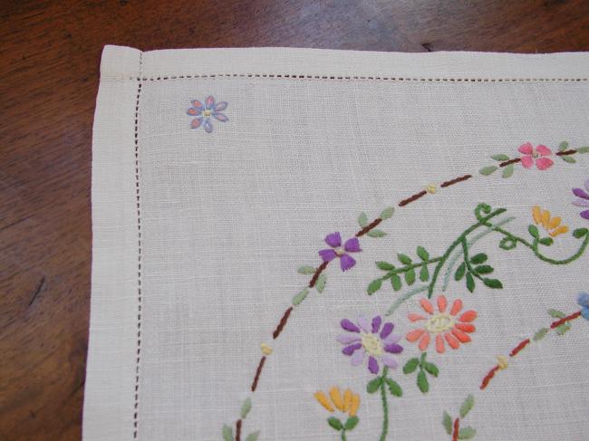 Very pretty table centre or tray cloth with hand-embroidered crown of flowers