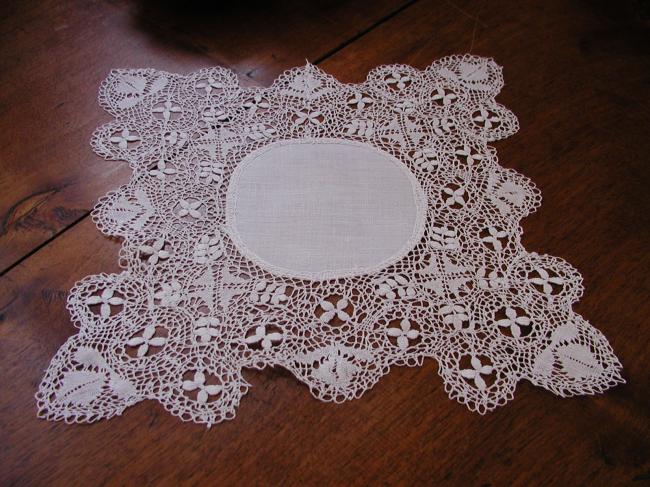 Gorgeous Bedfordshire bobbin lace doily with point d'esprit 1900