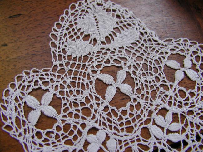 Gorgeous Bedfordshire bobbin lace doily with point d'esprit 1900