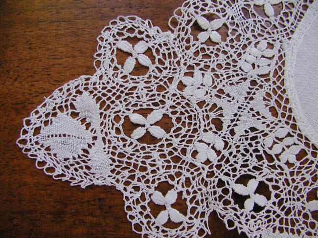 Gorgeous Bedfordshire bobbin lace doily with point d'esprit 1900