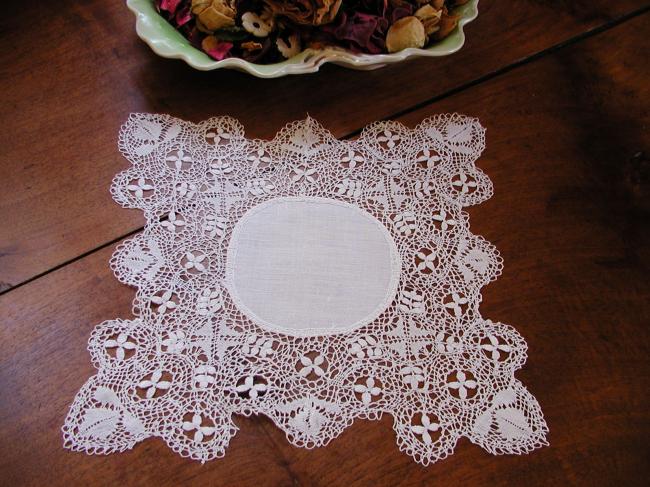 Gorgeous Bedfordshire bobbin lace doily with point d'esprit 1900