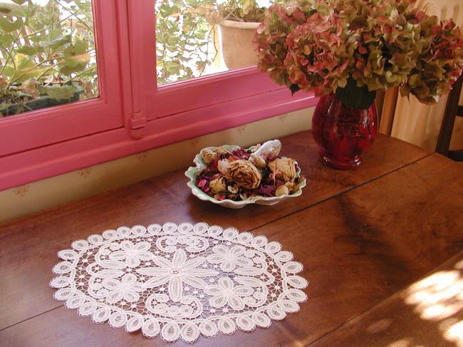 Lovely Battenbourg lace table centre, Renaissance style