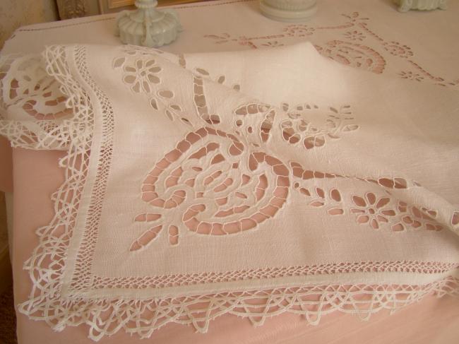 Superbe nappe brodée à la Richelieu et dentelle aux fuseaux 1900