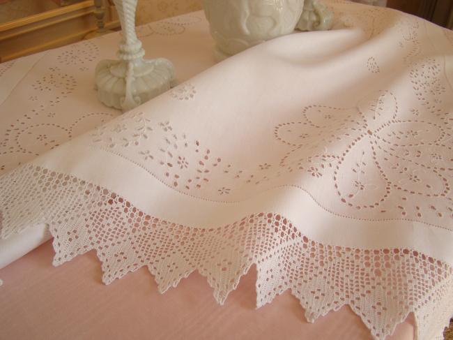 Merveilleuse petite nappe brodée à l'anglaise et dentelle faite à la main 1900