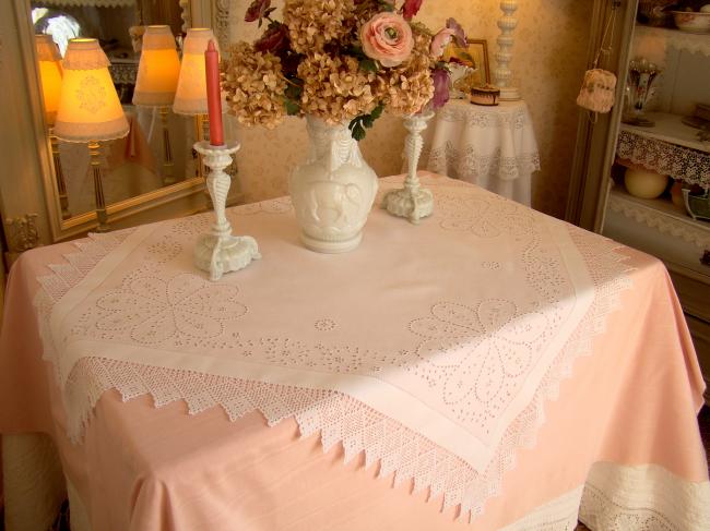 Merveilleuse petite nappe brodée à l'anglaise et dentelle faite à la main 1900