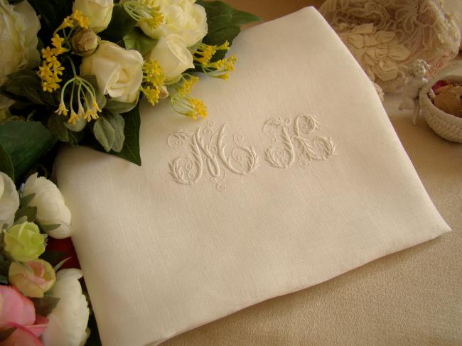 Superbe serviettes monogramme MK en damassé pour création de couture