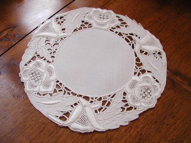 Wonderful doily with Richelieu lace with Milan embroidery