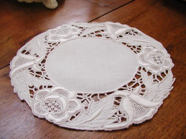 Wonderful doily with Richelieu lace with Milan embroidery