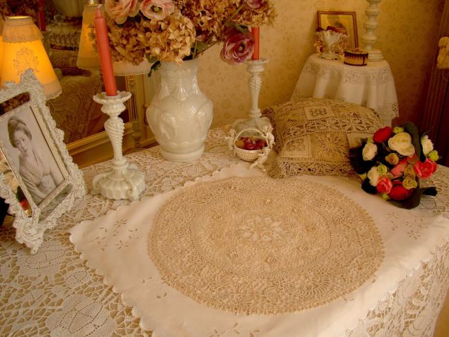 Merveilleux centre de table rond en guipure d'Irlande ou dentelle Bretonne