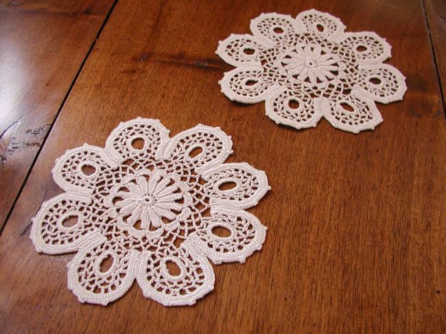 Charming pair of round doilies in Irish guipure lace