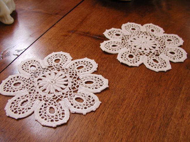 Charming pair of round doilies in Irish guipure lace