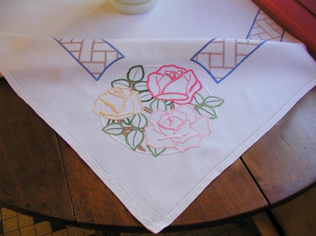 Breathtaking tablecloth with rich colours hand-embroidered medallion of roses