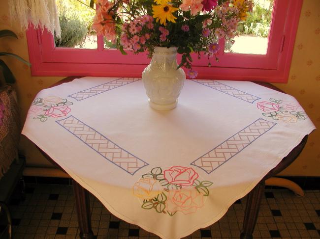 Breathtaking tablecloth with rich colours hand-embroidered medallion of roses