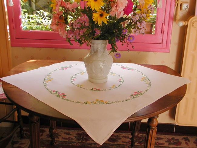 Really romantic tablecloth with hand-embroidered crowns of summer flowers