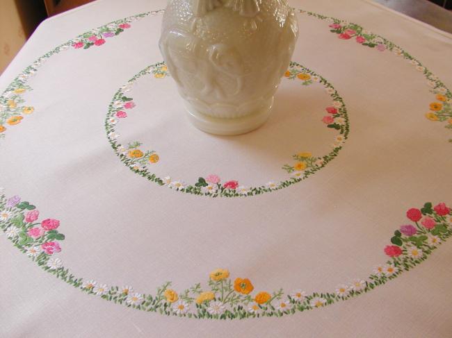 Really romantic tablecloth with hand-embroidered crowns of summer flowers