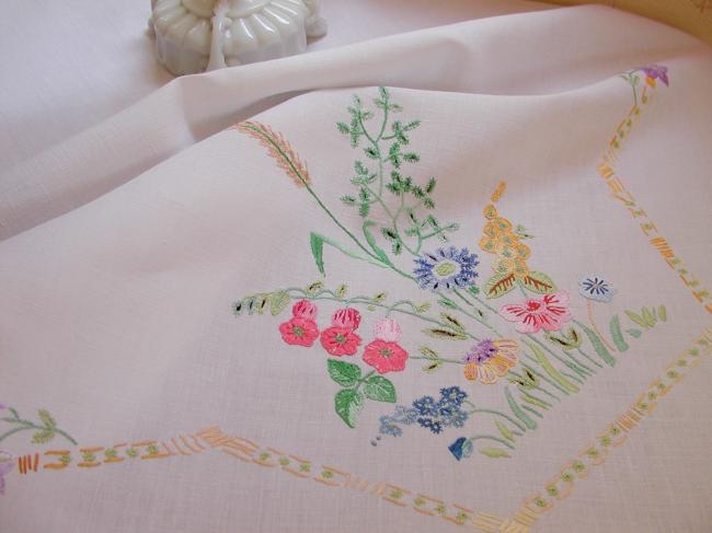 Breathtaking tablecloth with rich colours hand-embroidered summer flowers