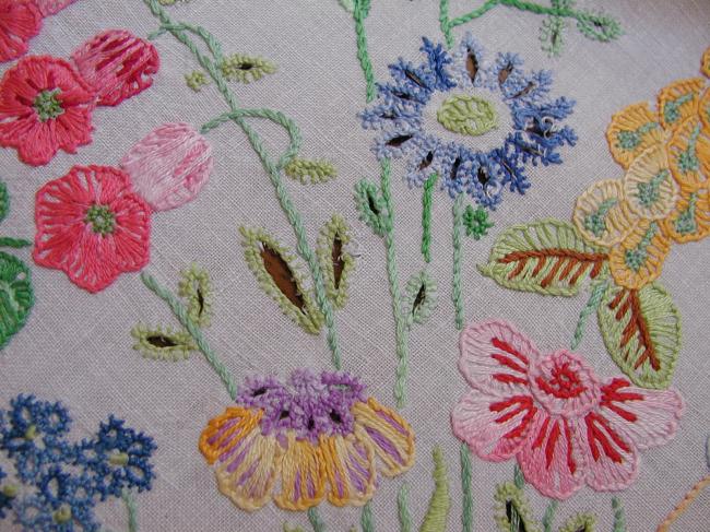 Breathtaking tablecloth with rich colours hand-embroidered summer flowers