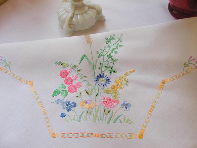 Breathtaking tablecloth with rich colours hand-embroidered summer flowers