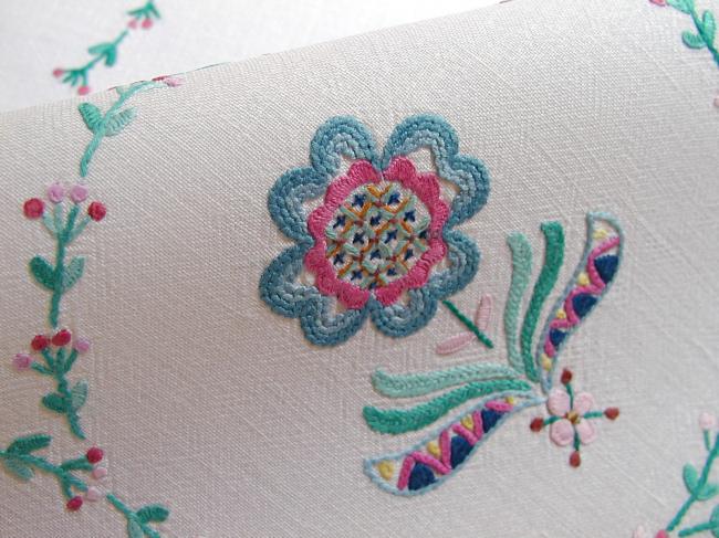 Superbe Jacobean hand-embroidered tablecloth