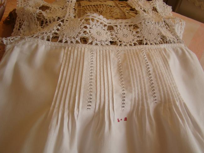 Merveilleuse chemise de nuit ancienne en batiste de lin et guipure d'Irlande