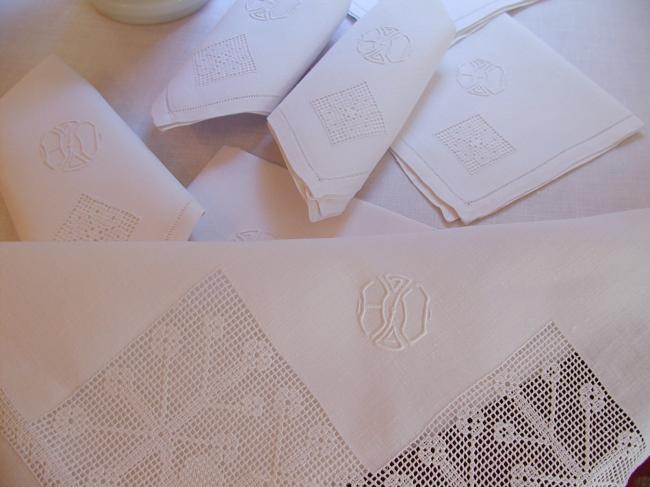 So sweet tea tablecloth with its 6 napkins, lovely handmade open embroidery