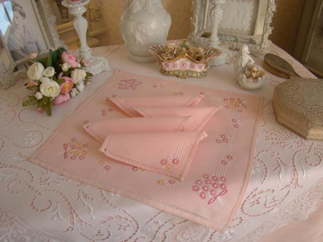 Charmant ensemble rose pour prendre le thé,brodé à la main de bouquets de fleurs