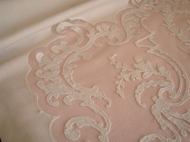 Superbe rideau store en lin et décor Louis XV sur tulle en appliqué 1900