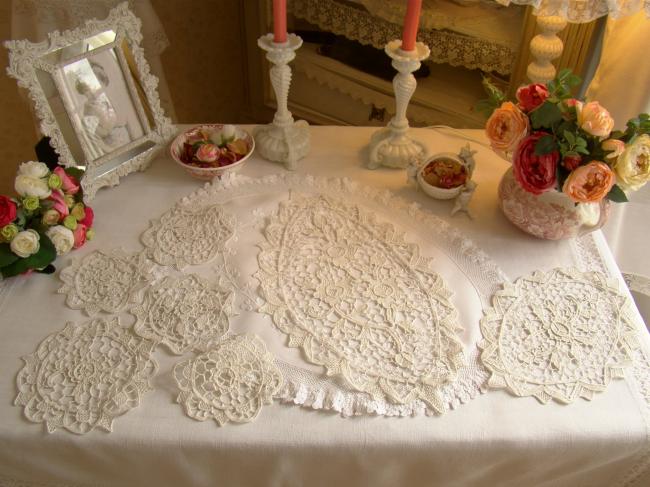 Très beau lot de napperons et centres de table en dentelle de Venise 1920