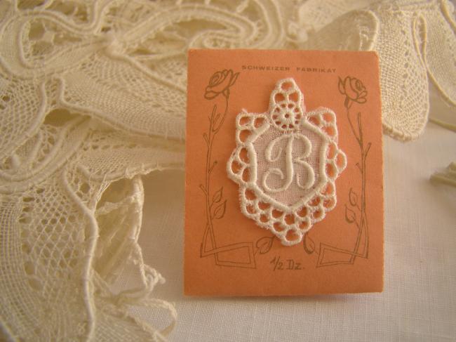 Superbe monogramme B dans un cartouche ajouré de fine batiste 1900-20