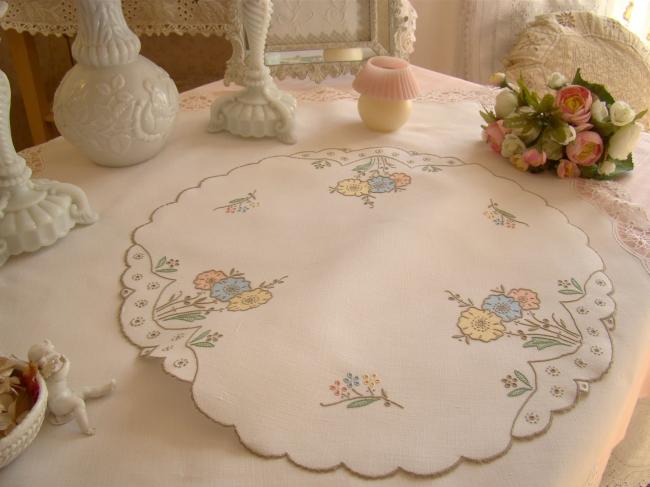 Romantique centre de table en lin brodé de fleurs avec appliqués 1930-40