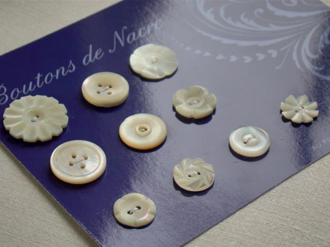 Jolie collection de 10 boutons anciens en nacre blanche 1900-20