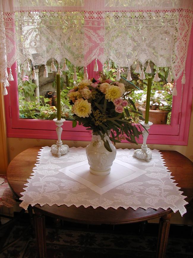 Merveilleux grand centre de table en dentelle faite main avec fleurs1900