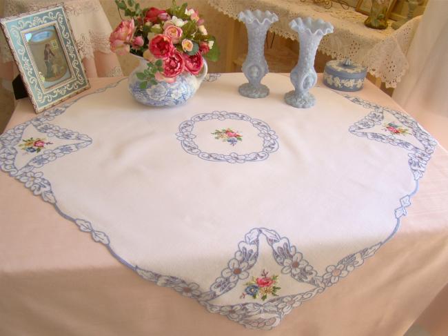 Romantique nappe en lin brodée de bouquets et ajourée à la Richelieu 