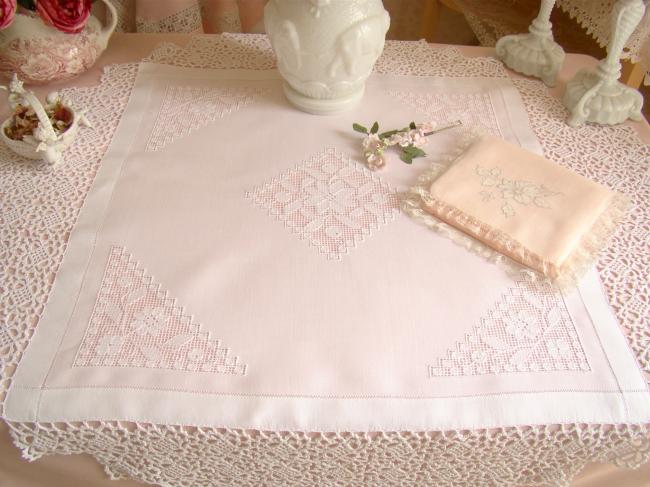 Élégante nappe en fine batiste de lin avec motifs floraux ajourés & dentelle