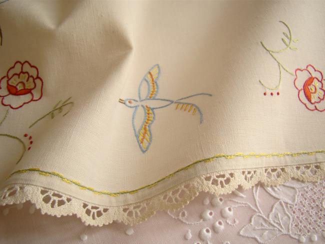 Charmant dessus de meuble en broderie avec Colibri et fleurs & dentelle