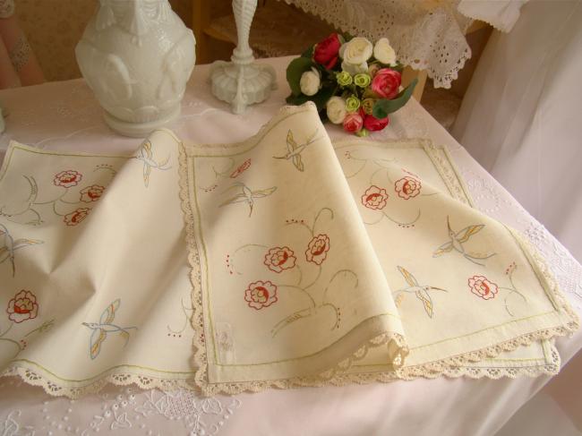 Charmant dessus de meuble en broderie avec Colibri et fleurs & dentelle