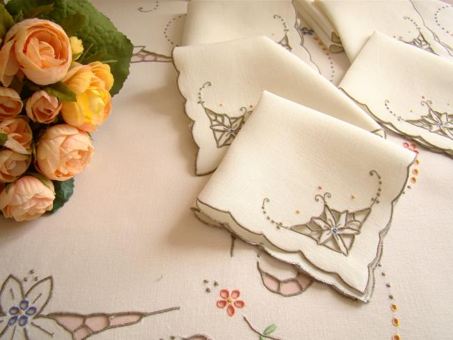 Superb embroidered tablecloth in linen & its serviettes, Madeira 1940