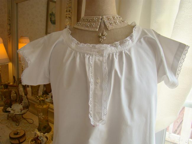 Adorable chemise de nuit ancienne en batiste de lin et dentelle, mono AC