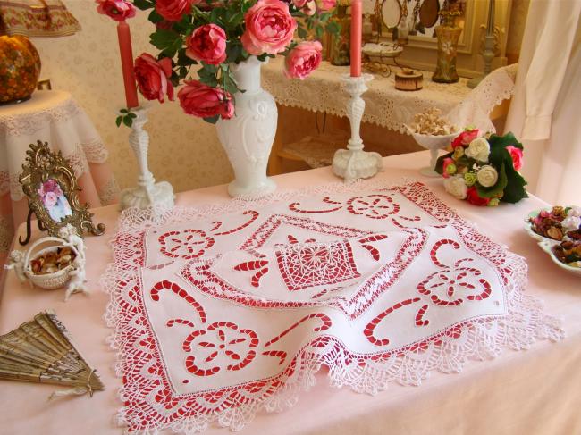 Romantique centre de table brodé à la Richelieu et dentelle Cluny,rose très pâle