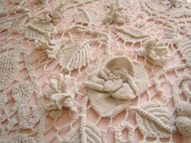 Sublime chemin de table en dentelle Renaissance, crochet, point de milan 1900