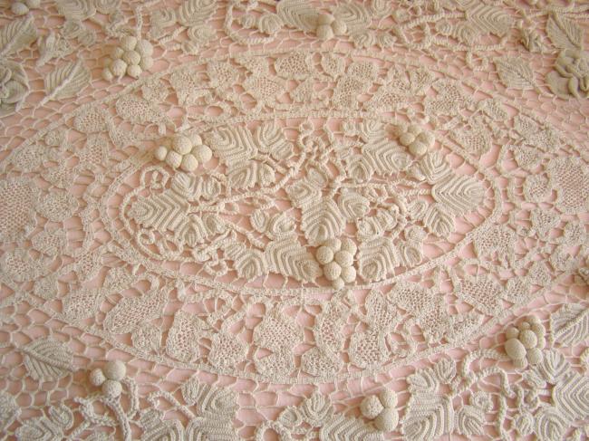 Sublime chemin de table en dentelle Renaissance, crochet, point de milan 1900