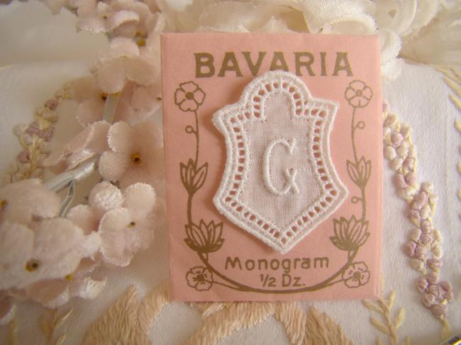 Joli monogramme G dans un cartouche ajouré de fine batiste 1900-20