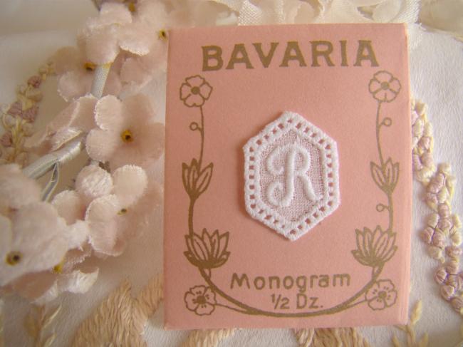 Joli mini monogramme R dans un cartouche ajouré de fine batiste 1900-20