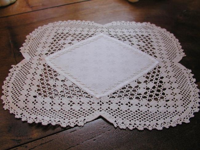 So sweet crochet lace doily with clover damask 1920