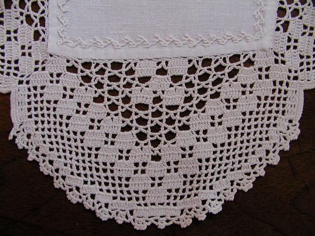 So sweet crochet lace doily with clover damask 1920