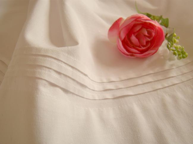Romantique long tablier ancien en lin blanc avec petits plis