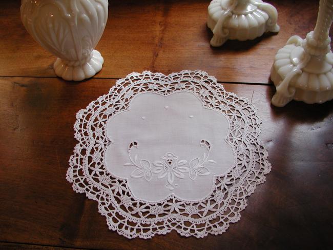 Very romantic doily with Cluny lace and white embroidery