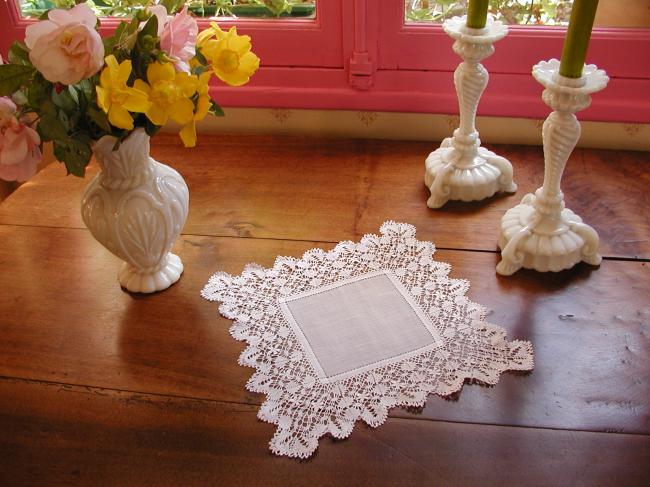 Gorgeous  bobbin lace doily with point d'esprit 1900