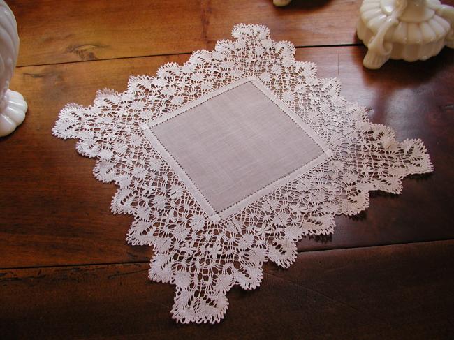 Gorgeous  bobbin lace doily with point d'esprit 1900